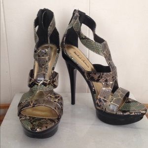 Platform snakeskin print high heels